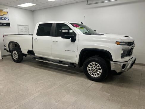 Used 2025 Chevrolet Silverado 2500 LT w/ Convenience Package AWD/4WD image 7