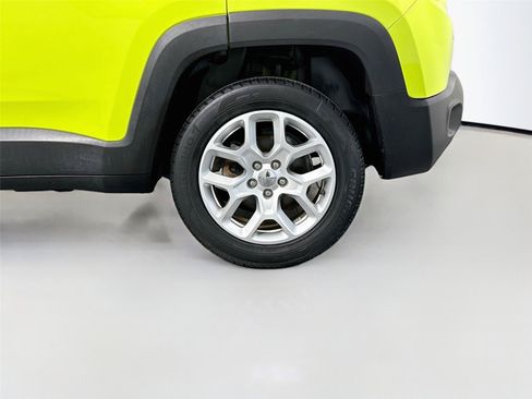 Used 2017 Jeep Renegade Latitude w/ Cold Weather Group AWD/4WD image 33