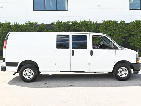 Used 2022 Chevrolet Express 3500 Extended w/ Driver Convenience Package RWD image 7