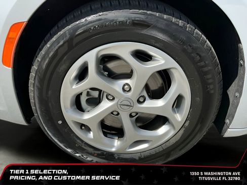 Used 2024 Chrysler Pacifica Limited FWD image 38