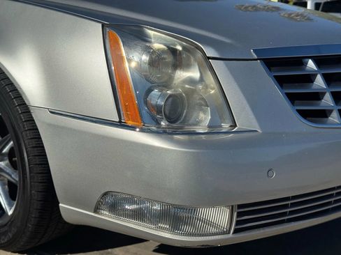 Used 2011 Cadillac DTS Luxury image 46