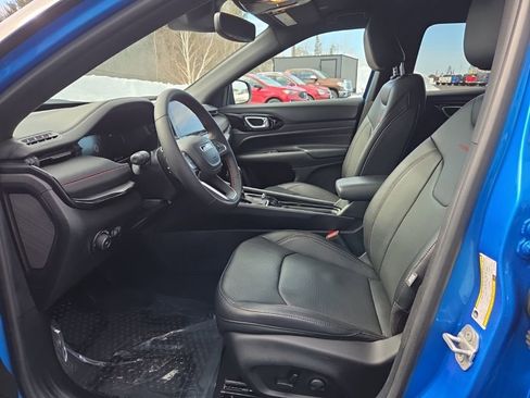 Used 2024 Jeep Compass Trailhawk w/ Trailhawk Elite Group image 11