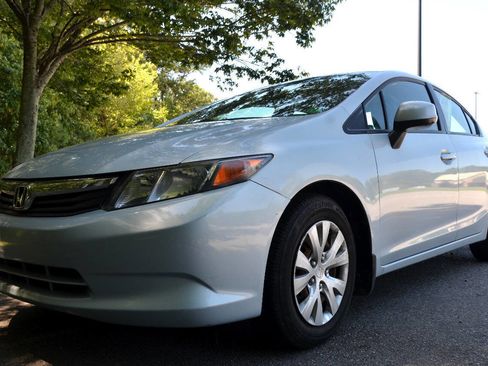 Used 2012 Honda Civic LX image 2
