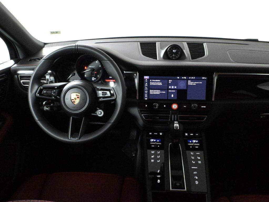 Used 2026 Porsche Macan AWD/4WD image 17