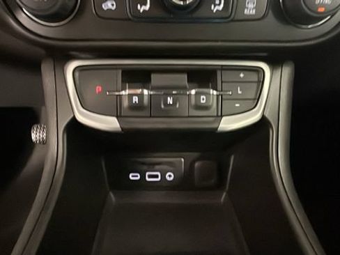 Used 2023 GMC Terrain SLE w/ Driver Convenience Package AWD/4WD image 19