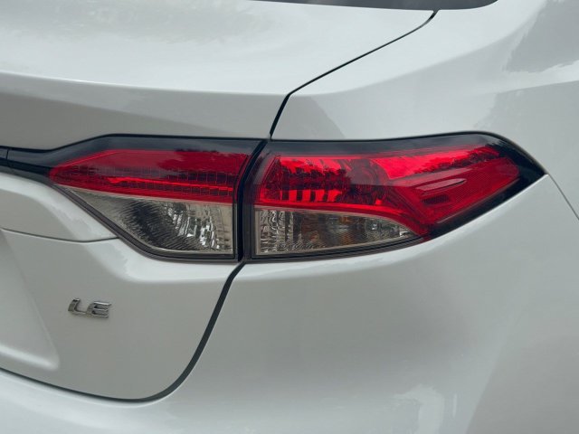 Used 2025 Toyota Corolla LE FWD image 11