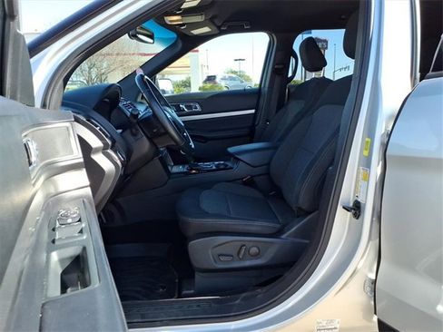 Used 2019 Ford Explorer XLT w/ Equipment Group 201A image 12