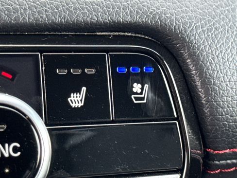 Certified 2025 Honda Pilot Black Edition image 32