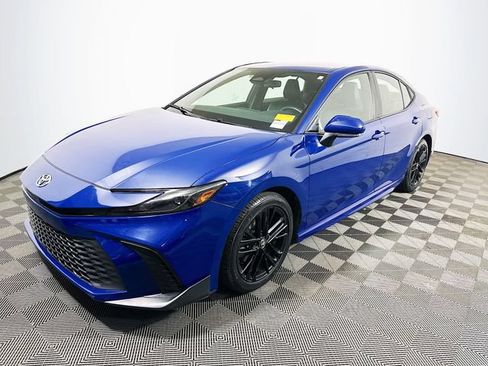 Certified 2025 Toyota Camry SE FWD image 4
