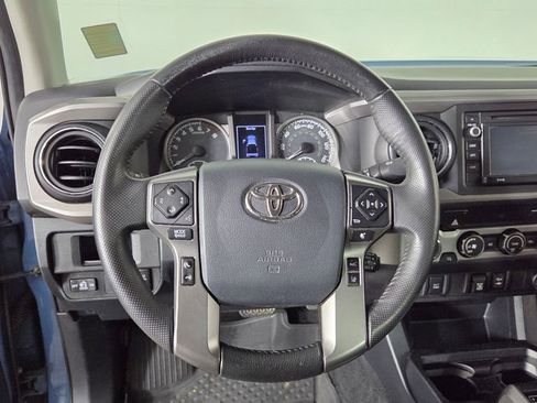 Used 2019 Toyota Tacoma SR5 AWD/4WD image 18