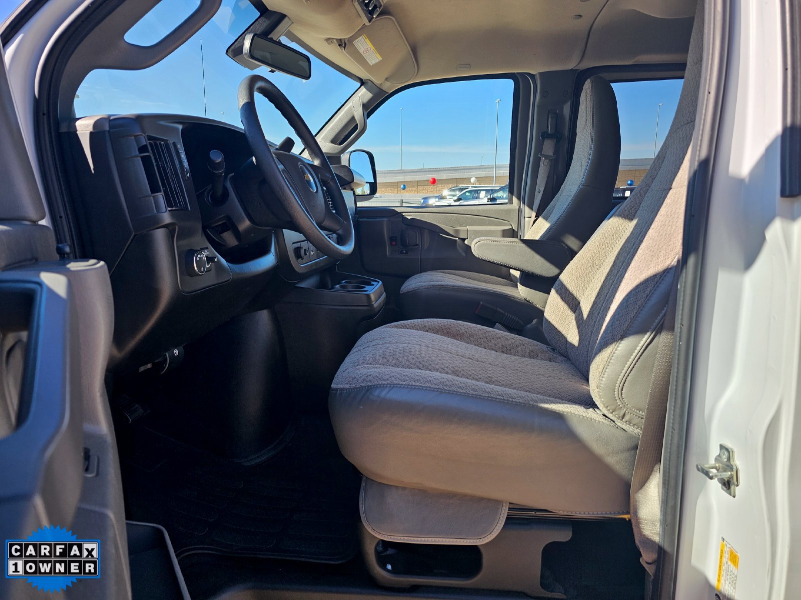 Used 2025 Chevrolet Express 3500 LT w/ LT Preferred Equipment Group RWD image 13