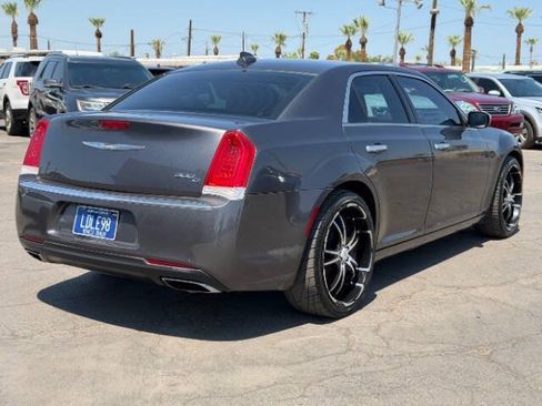Used 2016 Chrysler 300 C RWD image 3