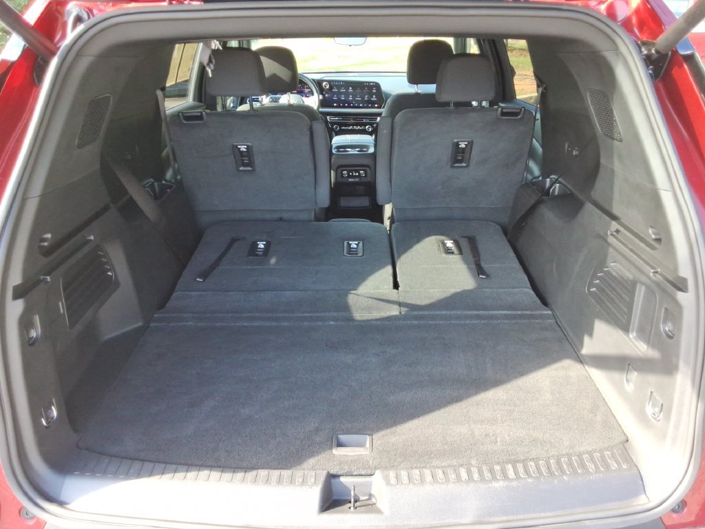 Certified 2026 Chevrolet Traverse LT w/ Driver Confidence Package FWD image 16