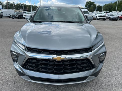 Used 2025 Chevrolet Blazer LT FWD image 2