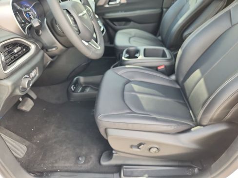 New 2026 Chrysler Voyager LX FWD image 7