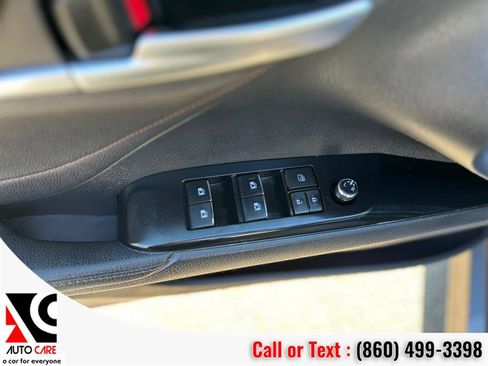 Used 2018 Toyota Camry XLE image 16