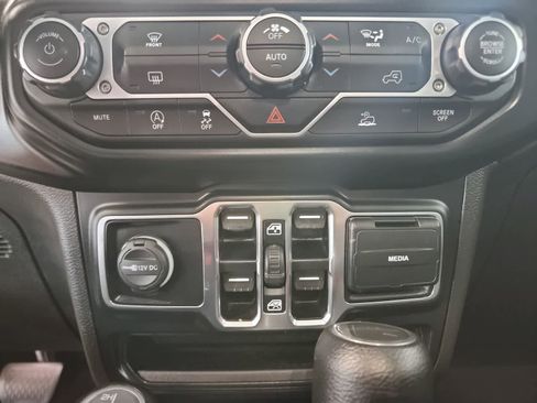 Used 2023 Jeep Gladiator Overland AWD/4WD image 16