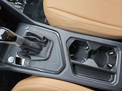 Certified 2023 Volkswagen Tiguan SE R-Line FWD image 25