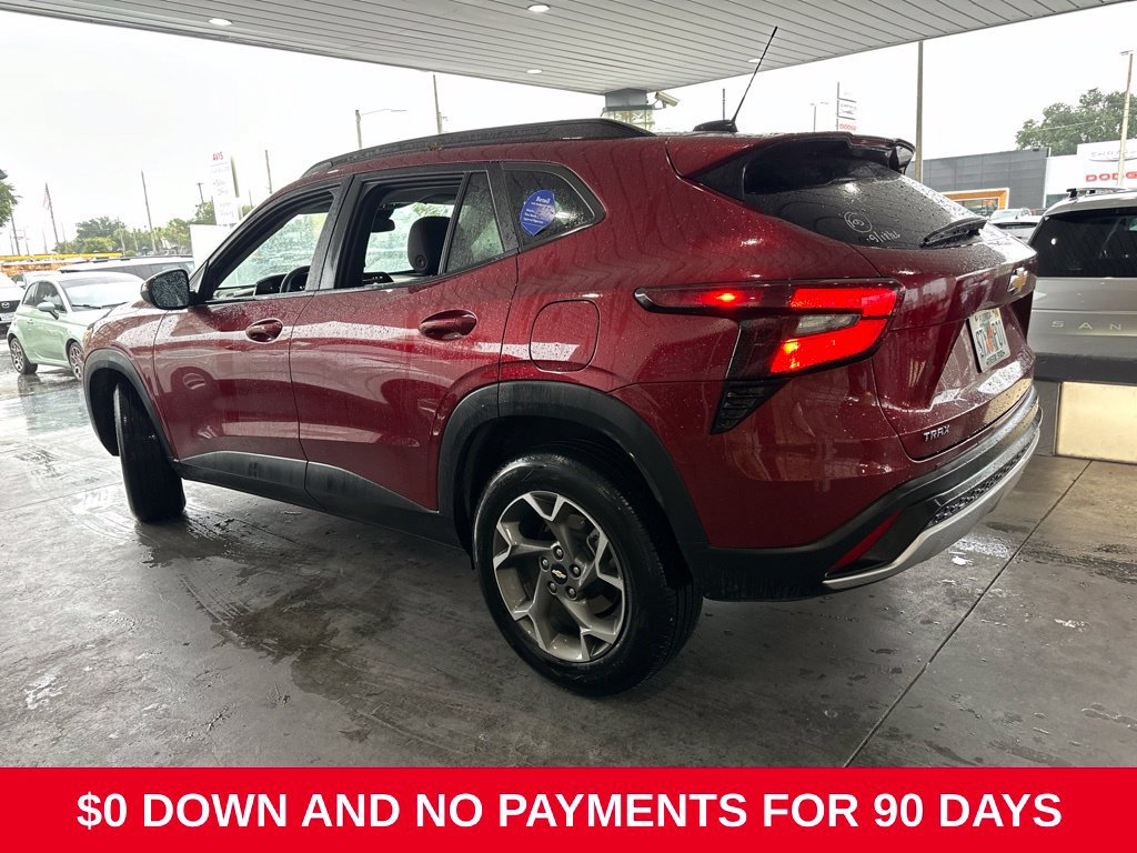 Used 2025 Chevrolet Trax LT w/ LT Convenience Package FWD image 4