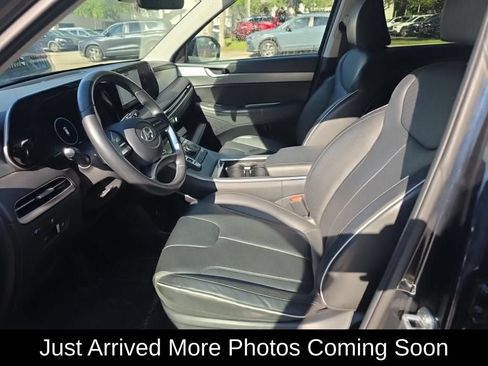 Used 2024 Hyundai Palisade SEL w/ Premium Package FWD image 2