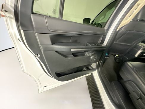 Used 2024 Ford Expedition Max XLT image 25