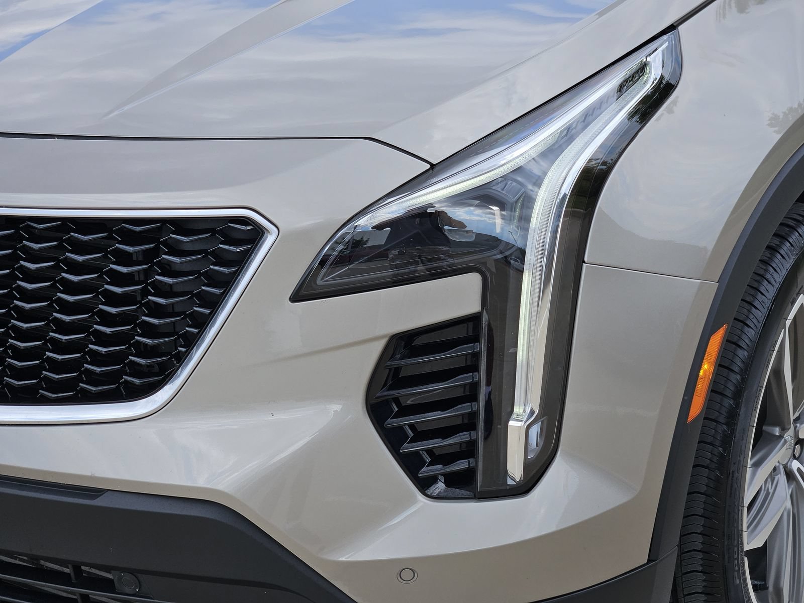 Certified 2023 Cadillac XT4 Sport FWD image 10