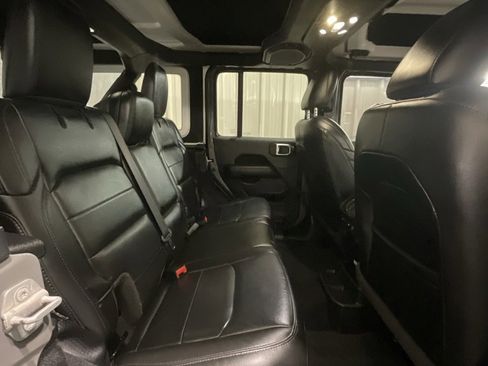 Used 2022 Jeep Wrangler Unlimited Sahara image 12