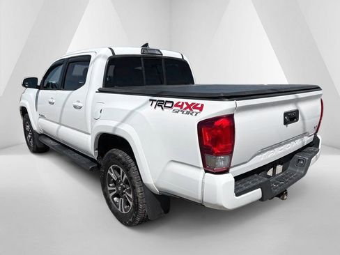 Used 2016 Toyota Tacoma TRD Sport w/ Towing Package image 5