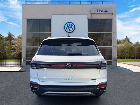 Used 2025 Volkswagen Taos SE image 6
