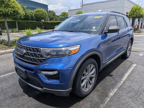 Used 2022 Ford Explorer XLT w/ Equipment Group 202A RWD image 2