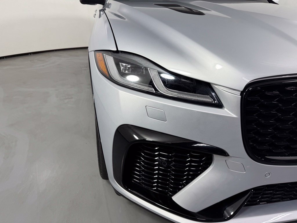 Used 2023 Jaguar F-PACE SVR AWD/4WD image 3