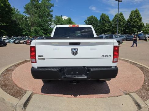 Used 2019 RAM 1500 4x4 Crew Cab Classic image 4