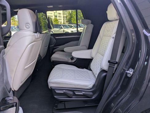 Used 2025 Cadillac Escalade Sport Platinum w/ LPO, ONYX Package AWD/4WD image 27