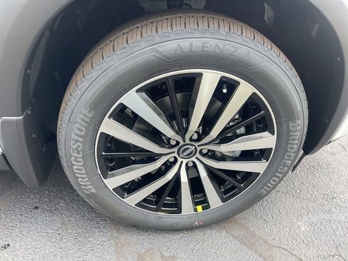 New 2025 Nissan Pathfinder Platinum image 31