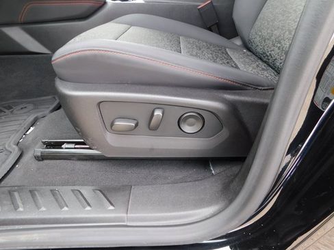 Used 2024 Chevrolet Colorado Z71 w/ Z71 Convenience Package 2 image 17