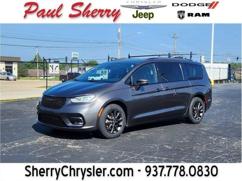 Used 2021 Chrysler Pacifica Touring-L w/ Premium & Safety Sphere Group FWD image 1