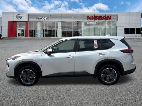 Used 2025 Nissan Rogue SV FWD image 4