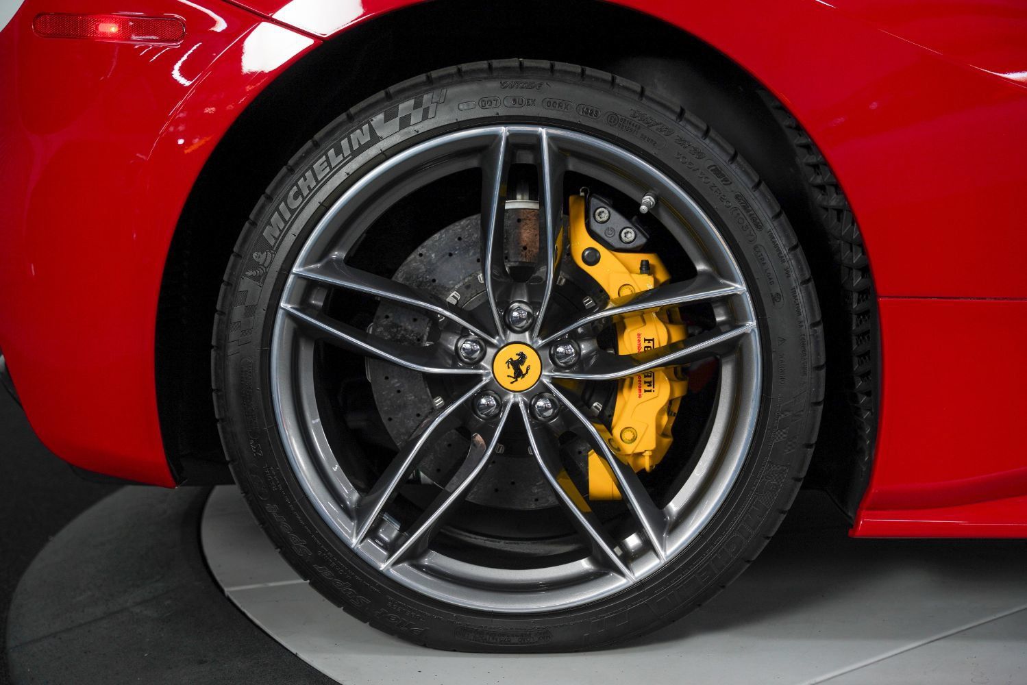 Used 2017 Ferrari 488 Spider RWD image 31