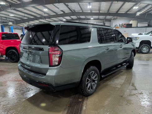Used 2023 Chevrolet Suburban Z71 w/ Luxury Package image 3