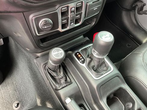 Used 2022 Jeep Wrangler Unlimited Sahara w/ Cold Weather Group AWD/4WD image 15