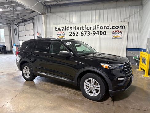 Certified 2022 Ford Explorer XLT w/ Equipment Group 202A image 3