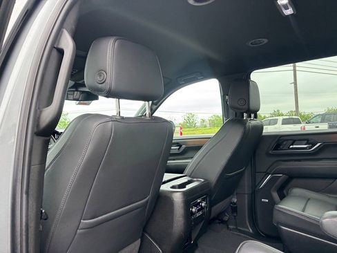 Used 2025 GMC Yukon XL Denali AWD/4WD image 27
