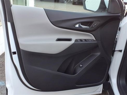 Used 2022 Chevrolet Equinox LT image 11