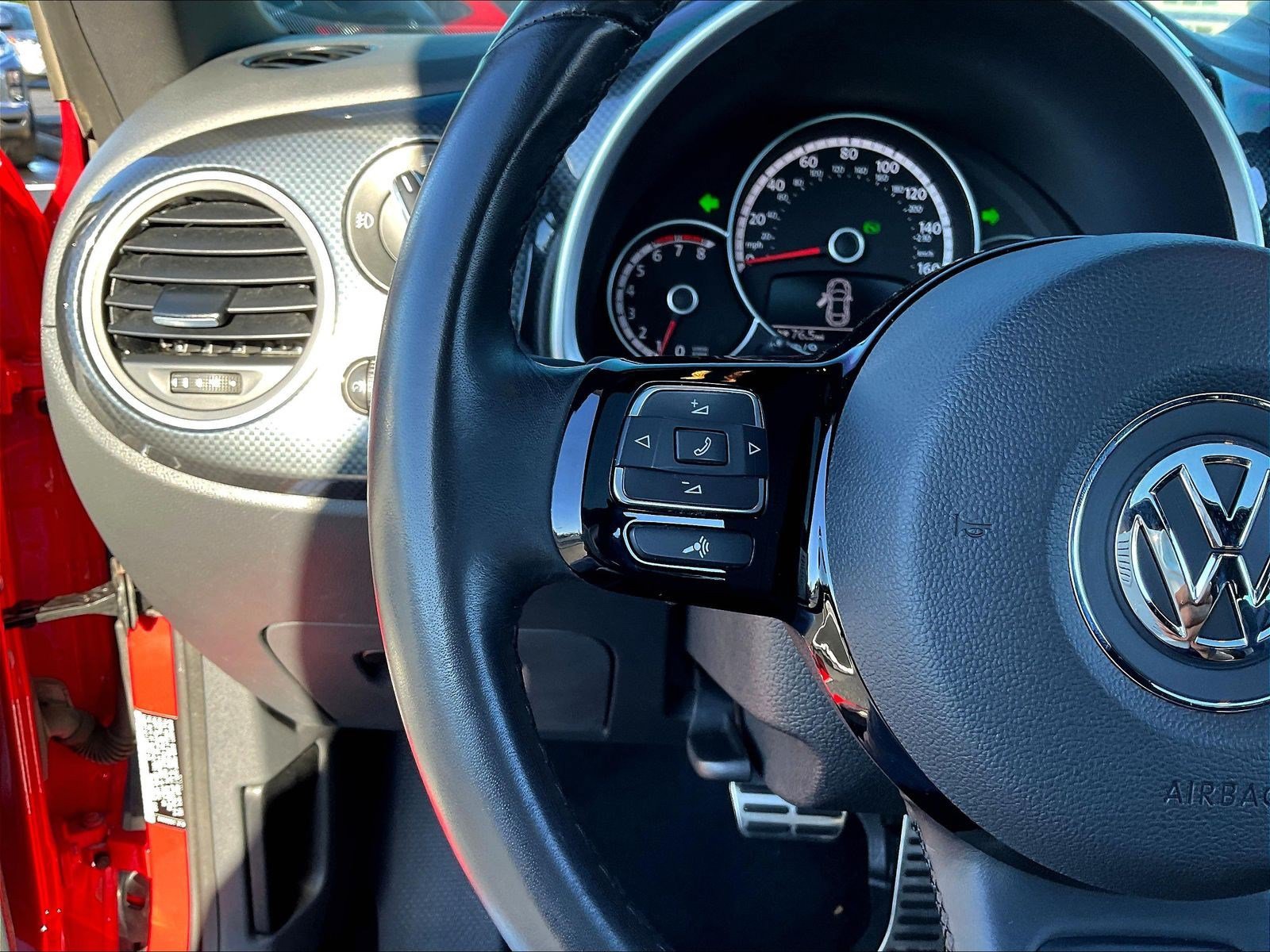 Used 2014 Volkswagen Beetle R-Line FWD image 11