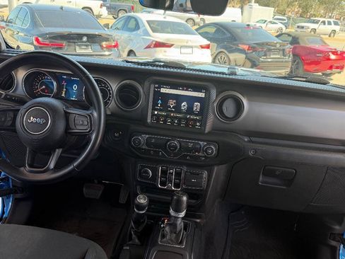 Used 2021 Jeep Gladiator Sport AWD/4WD image 16