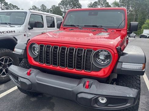 Used 2025 Jeep Wrangler Unlimited Rubicon w/ Convenience Group AWD/4WD image 14