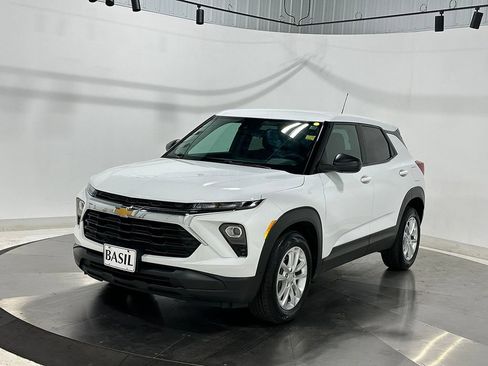 Used 2025 Chevrolet TrailBlazer LS w/ LS Convenience Package FWD image 8