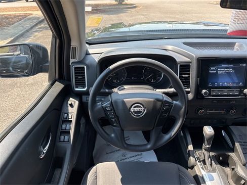 Used 2023 Nissan Frontier SV image 29