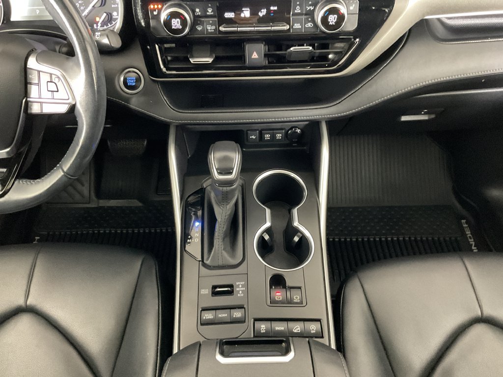 Used 2020 Toyota Highlander XLE AWD/4WD image 15