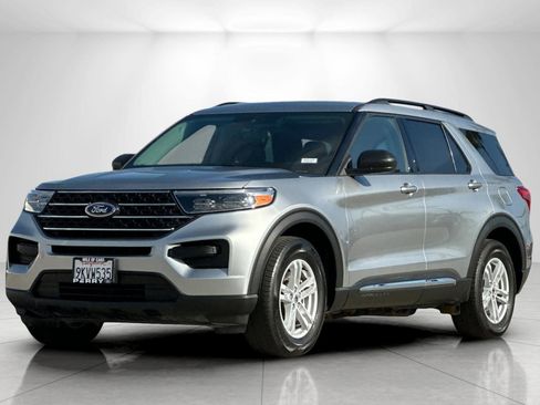 Used 2023 Ford Explorer XLT image 7